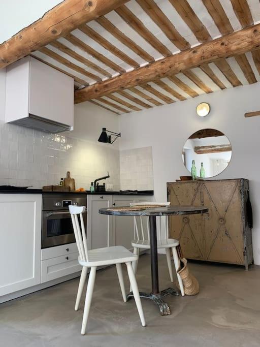 La Terrasse Du Pont Jullian Charme Et Calme Dans Le Coeur Historique Apartment ลีล-ซูร์-ลา-ซอร์ก ภายนอก รูปภาพ